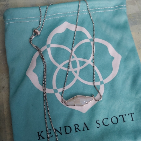Kendra Scott Beth Necklace - Picture 2 of 6